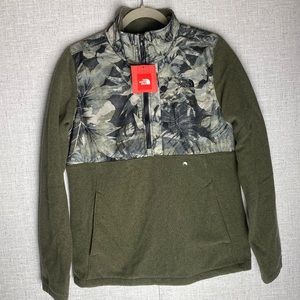 North Face - Camo 1/4 Zip Pullover - Women Small